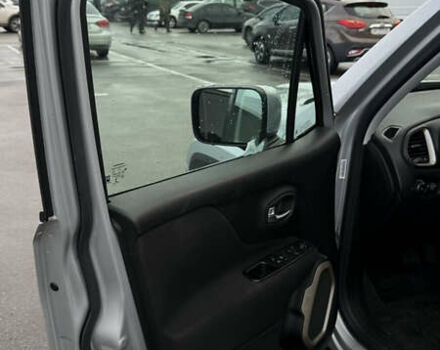 Серый Джип Ренегат, объемом двигателя 2.36 л и пробегом 190 тыс. км за 11000 $, фото 4 на Automoto.ua