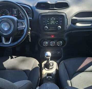 Серый Джип Ренегат, объемом двигателя 1.37 л и пробегом 105 тыс. км за 10000 $, фото 2 на Automoto.ua