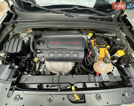 Сірий Джип Ренегат, об'ємом двигуна 2.36 л та пробігом 91 тис. км за 14000 $, фото 12 на Automoto.ua