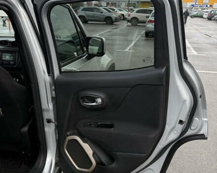 Серый Джип Ренегат, объемом двигателя 2.36 л и пробегом 190 тыс. км за 11000 $, фото 10 на Automoto.ua