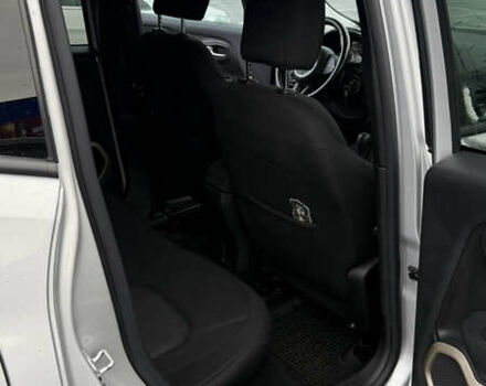 Серый Джип Ренегат, объемом двигателя 2.36 л и пробегом 190 тыс. км за 11000 $, фото 11 на Automoto.ua