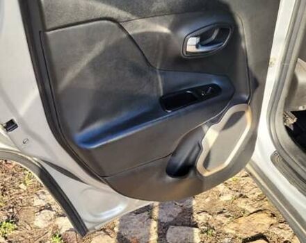 Сірий Джип Ренегат, об'ємом двигуна 2.36 л та пробігом 93 тис. км за 14000 $, фото 15 на Automoto.ua