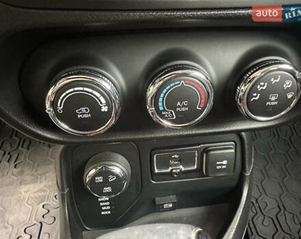 Сірий Джип Ренегат, об'ємом двигуна 2.36 л та пробігом 91 тис. км за 14000 $, фото 5 на Automoto.ua