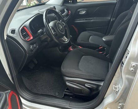 Сірий Джип Ренегат, об'ємом двигуна 2.36 л та пробігом 91 тис. км за 14000 $, фото 11 на Automoto.ua