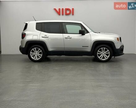 Джип Ренегат 2016 в Киеве на Automoto.ua Серый Джип Ренегат, объемом двигателя 2.4 л и пробегом 135 тыс. км за 12467 $, фото 3 на Automoto.ua