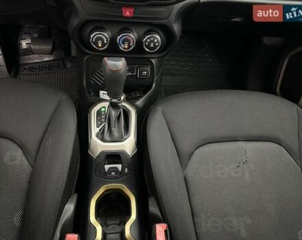 Джип Ренегат 2016 в Киеве на Automoto.ua Серый Джип Ренегат, объемом двигателя 2.4 л и пробегом 135 тыс. км за 12467 $, фото 7 на Automoto.ua