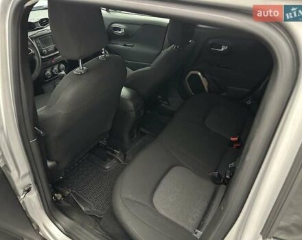 Джип Ренегат 2016 в Киеве на Automoto.ua Серый Джип Ренегат, объемом двигателя 2.4 л и пробегом 135 тыс. км за 12467 $, фото 5 на Automoto.ua