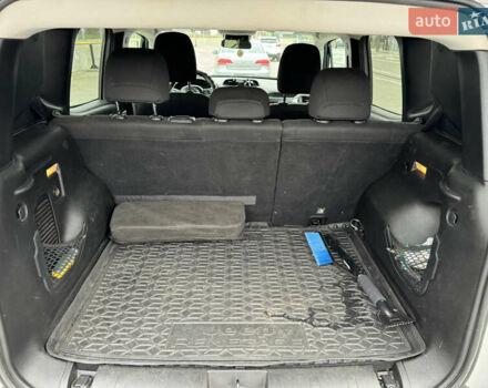 Сірий Джип Ренегат, об'ємом двигуна 2.36 л та пробігом 241 тис. км за 12100 $, фото 10 на Automoto.ua