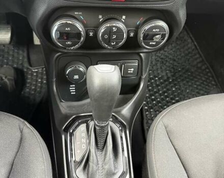 Сірий Джип Ренегат, об'ємом двигуна 2.36 л та пробігом 156 тис. км за 13200 $, фото 35 на Automoto.ua