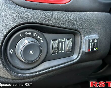 Серый Джип Ренегат, объемом двигателя 2.4 л и пробегом 150 тыс. км за 14800 $, фото 7 на Automoto.ua