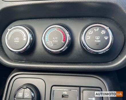 Серый Джип Ренегат, объемом двигателя 2.4 л и пробегом 118 тыс. км за 14700 $, фото 19 на Automoto.ua