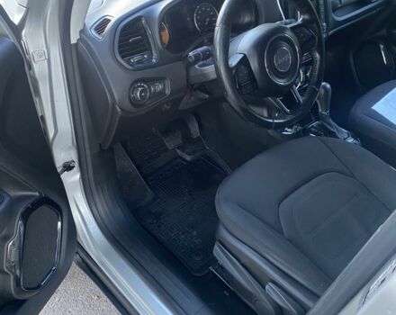 Джип Ренегат 2017 в Ровно на Automoto.ua Серый Джип Ренегат, объемом двигателя 2.4 л и пробегом 215 тыс. км за 14500 $, фото 4 на Automoto.ua