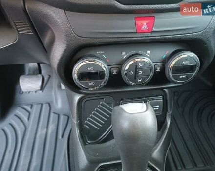 Джип Ренегат 2017 в Полтаве на Automoto.ua Серый Джип Ренегат, объемом двигателя 2.4 л и пробегом 109 тыс. км за 14650 $, фото 31 на Automoto.ua