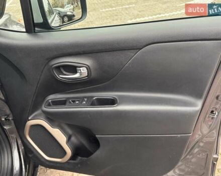 Серый Джип Ренегат, объемом двигателя 2.36 л и пробегом 233 тыс. км за 12900 $, фото 29 на Automoto.ua