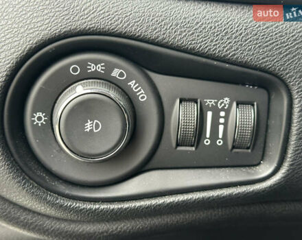 Сірий Джип Ренегат, об'ємом двигуна 2.36 л та пробігом 53 тис. км за 13200 $, фото 31 на Automoto.ua