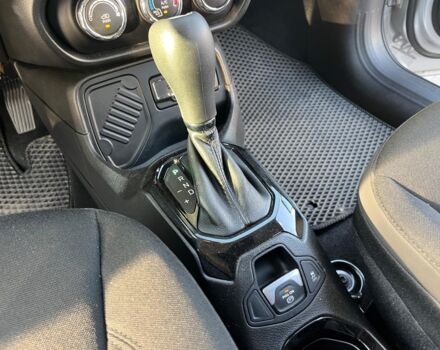 Серый Джип Ренегат, объемом двигателя 2.4 л и пробегом 106 тыс. км за 13490 $, фото 5 на Automoto.ua