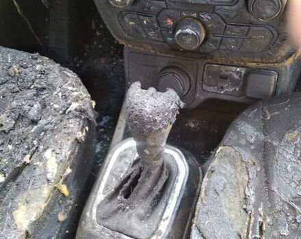 Серый Джип Ренегат, объемом двигателя 2.36 л и пробегом 66 тыс. км за 1700 $, фото 4 на Automoto.ua