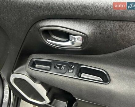 Джип Ренегат 2018 у Чернівцях на Automoto.ua Сірий Джип Ренегат, об'ємом двигуна 2.36 л та пробігом 145 тис. км за 12300 $, фото 23 на Automoto.ua