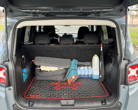 Джип Ренегат 2018 в Киеве на Automoto.ua Серый Джип Ренегат, объемом двигателя 2.36 л и пробегом 117 тыс. км за 14800 $, фото 26 на Automoto.ua