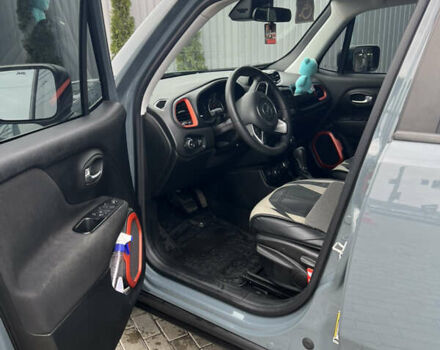 Серый Джип Ренегат, объемом двигателя 2.36 л и пробегом 155 тыс. км за 12500 $, фото 6 на Automoto.ua