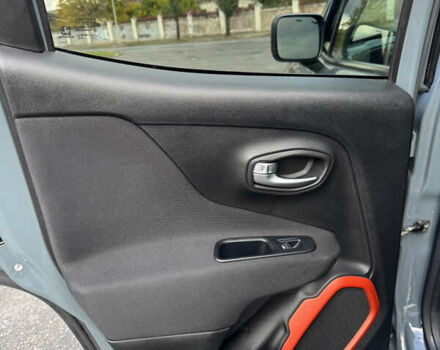 Джип Ренегат 2018 в Киеве на Automoto.ua Серый Джип Ренегат, объемом двигателя 2.36 л и пробегом 117 тыс. км за 14800 $, фото 17 на Automoto.ua