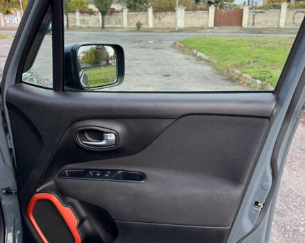 Джип Ренегат 2018 в Киеве на Automoto.ua Серый Джип Ренегат, объемом двигателя 2.36 л и пробегом 117 тыс. км за 14800 $, фото 22 на Automoto.ua