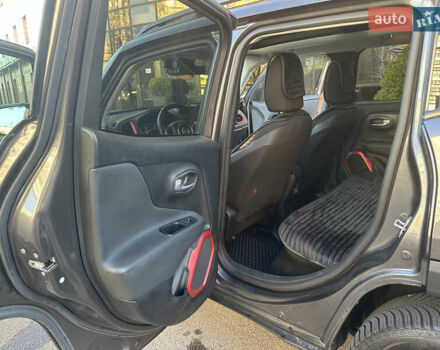 Джип Ренегат 2019 в Одессе на Automoto.ua Серый Джип Ренегат, объемом двигателя 1.33 л и пробегом 38 тыс. км за 19500 $, фото 5 на Automoto.ua