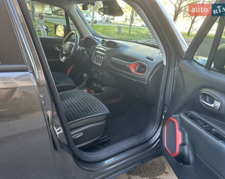 Джип Ренегат 2019 в Одессе на Automoto.ua Серый Джип Ренегат, объемом двигателя 1.33 л и пробегом 38 тыс. км за 19500 $, фото 23 на Automoto.ua