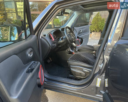 Джип Ренегат 2019 в Одессе на Automoto.ua Серый Джип Ренегат, объемом двигателя 1.33 л и пробегом 38 тыс. км за 19500 $, фото 6 на Automoto.ua