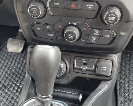 Серый Джип Ренегат, объемом двигателя 2.4 л и пробегом 84 тыс. км за 15600 $, фото 21 на Automoto.ua