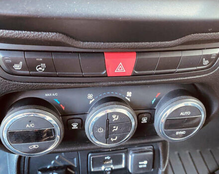 Синий Джип Ренегат, объемом двигателя 2.4 л и пробегом 125 тыс. км за 12500 $, фото 7 на Automoto.ua