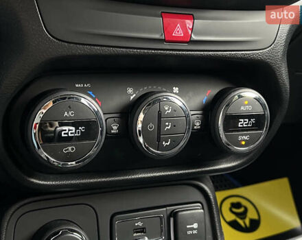 Синій Джип Ренегат, об'ємом двигуна 2.36 л та пробігом 98 тис. км за 14350 $, фото 14 на Automoto.ua