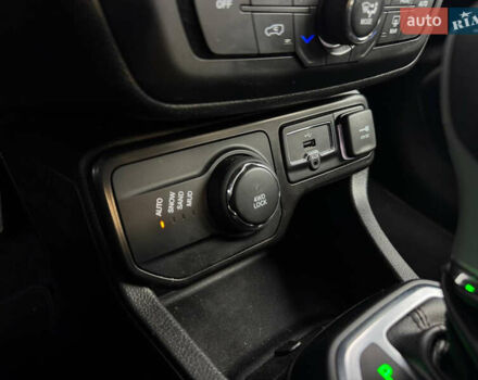 Синій Джип Ренегат, об'ємом двигуна 2.4 л та пробігом 112 тис. км за 13700 $, фото 12 на Automoto.ua