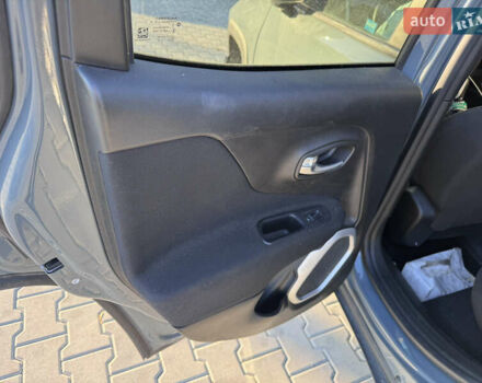 Зелений Джип Ренегат, об'ємом двигуна 0 л та пробігом 112 тис. км за 7999 $, фото 6 на Automoto.ua