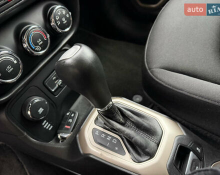 Помаранчевий Джип Ренегат, об'ємом двигуна 2.36 л та пробігом 140 тис. км за 10999 $, фото 29 на Automoto.ua