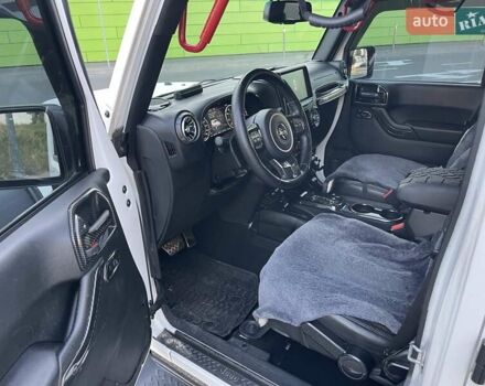 Джип Вранглер 2016 в Киеве на Automoto.ua Белый Джип Вранглер, объемом двигателя 3.6 л и пробегом 96 тыс. км за 27500 $, фото 11 на Automoto.ua