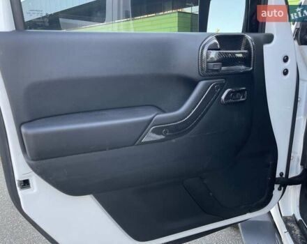 Джип Вранглер 2016 в Киеве на Automoto.ua Белый Джип Вранглер, объемом двигателя 3.6 л и пробегом 96 тыс. км за 27500 $, фото 12 на Automoto.ua