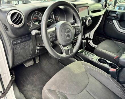 Білий Джип Wrangler, об'ємом двигуна 3.6 л та пробігом 65 тис. км за 5650 $, фото 8 на Automoto.ua