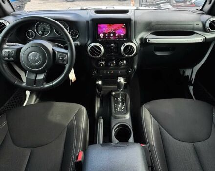 Білий Джип Wrangler, об'ємом двигуна 3.6 л та пробігом 65 тис. км за 5650 $, фото 11 на Automoto.ua