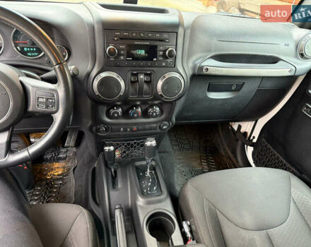 Білий Джип Wrangler, об'ємом двигуна 3.6 л та пробігом 47 тис. км за 19300 $, фото 15 на Automoto.ua