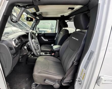 Білий Джип Wrangler, об'ємом двигуна 3.6 л та пробігом 65 тис. км за 5650 $, фото 7 на Automoto.ua