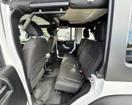 Білий Джип Wrangler, об'ємом двигуна 3.6 л та пробігом 65 тис. км за 5650 $, фото 10 на Automoto.ua