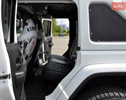 Білий Джип Wrangler, об'ємом двигуна 3.6 л та пробігом 48 тис. км за 41999 $, фото 39 на Automoto.ua