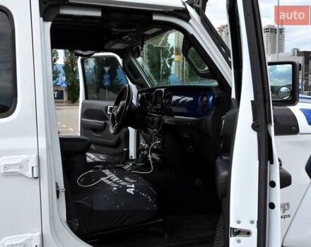 Білий Джип Wrangler, об'ємом двигуна 3.6 л та пробігом 48 тис. км за 41999 $, фото 32 на Automoto.ua