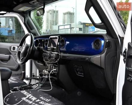 Білий Джип Wrangler, об'ємом двигуна 3.6 л та пробігом 48 тис. км за 41999 $, фото 34 на Automoto.ua