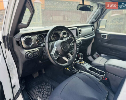 Білий Джип Wrangler, об'ємом двигуна 2 л та пробігом 71 тис. км за 33000 $, фото 15 на Automoto.ua