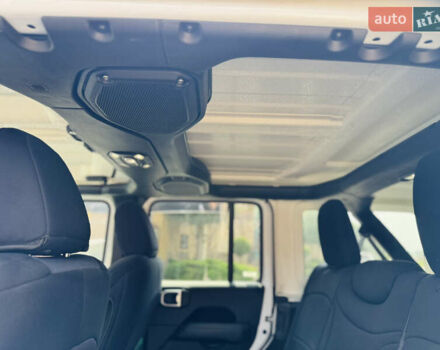 Білий Джип Wrangler, об'ємом двигуна 2 л та пробігом 71 тис. км за 33000 $, фото 23 на Automoto.ua