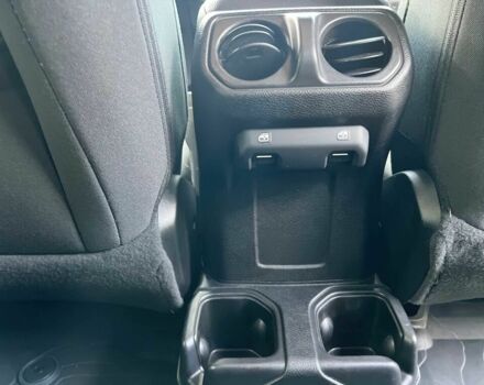 Білий Джип Wrangler, об'ємом двигуна 3.6 л та пробігом 50 тис. км за 9000 $, фото 10 на Automoto.ua