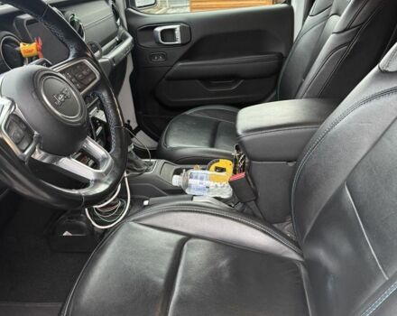 Белый Джип Вранглер, объемом двигателя 2 л и пробегом 70 тыс. км за 47000 $, фото 2 на Automoto.ua