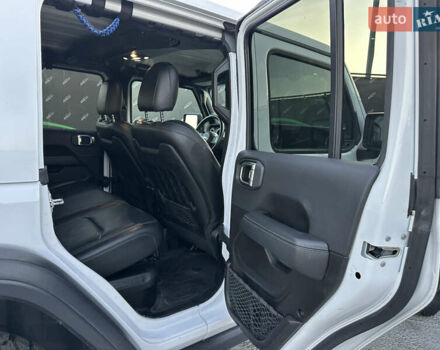 Белый Джип Вранглер, объемом двигателя 2 л и пробегом 75 тыс. км за 43500 $, фото 10 на Automoto.ua